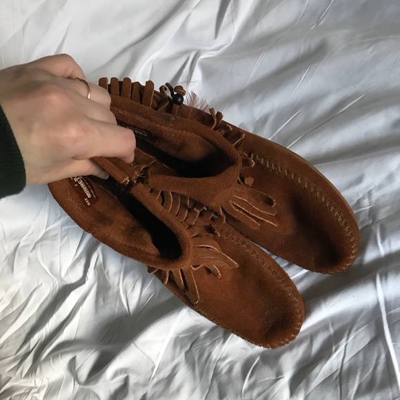 Minnetonka Concho Feather Moccasin Boot 522 - Picture 10 of 11